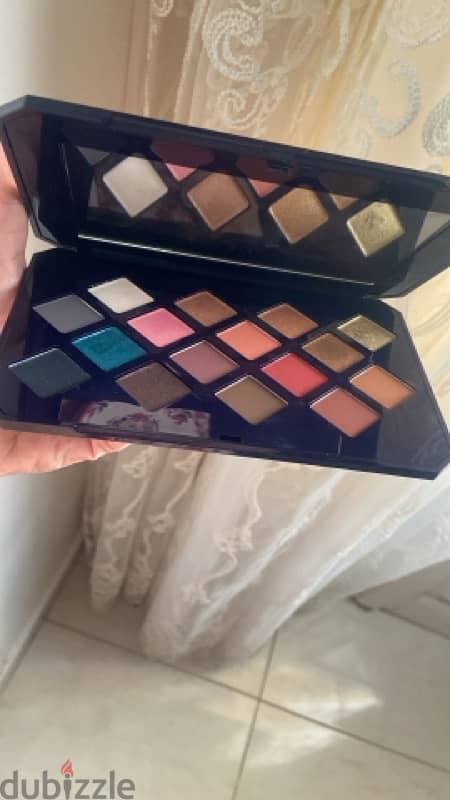 FENTY BEAUTY EYESHADOW PALLET 1