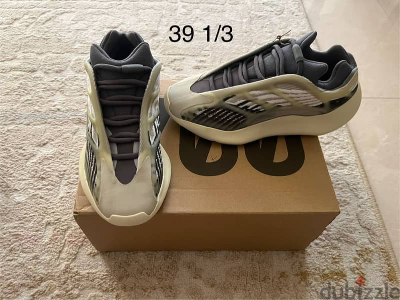 Original yeezy 700 with box and receipt size 39 1/3 0