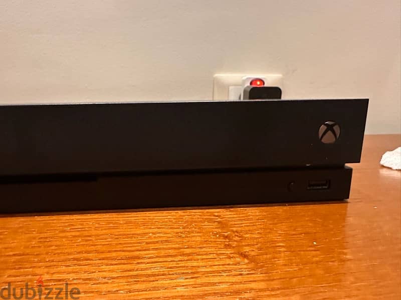 XBOX One X 1Tb 4K 3