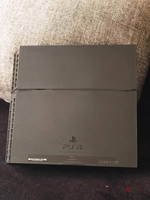 play station 4 like new ( perfect condition ) 0