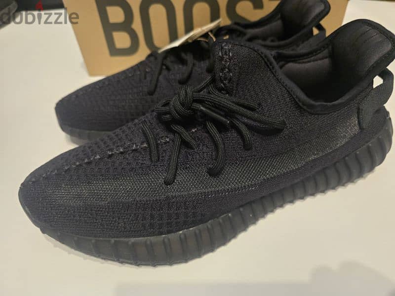 Yeezy 350 V2 Onyx 0