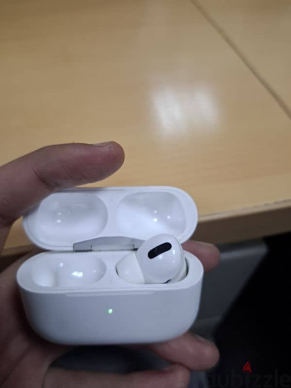 Apple Airpods pro 1st gen 1