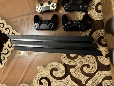 PlayStation 4 Pro With 4 Original controllers