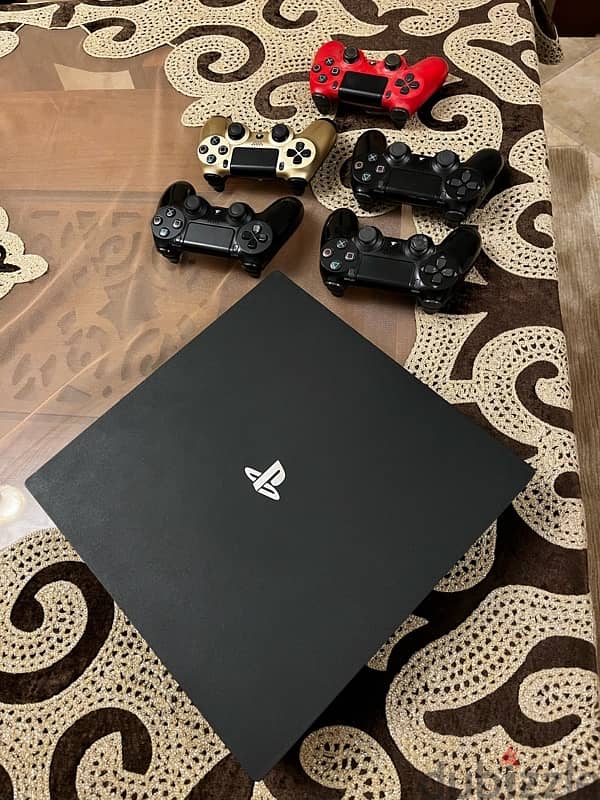 PlayStation 4 Pro With 4 Original controllers 4