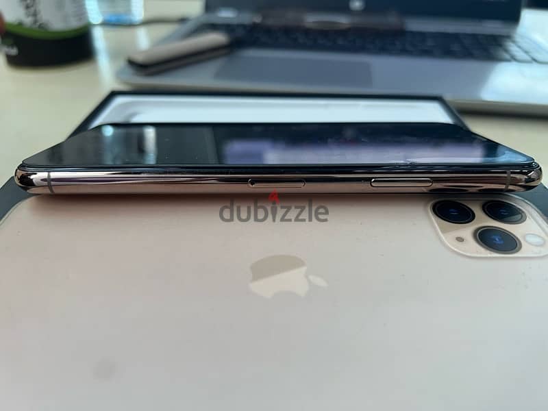 IPhone 11 pro max 256 بشريحتين 0