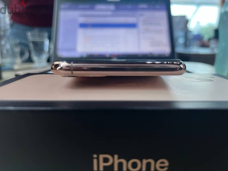 IPhone 11 pro max 256 بشريحتين 4