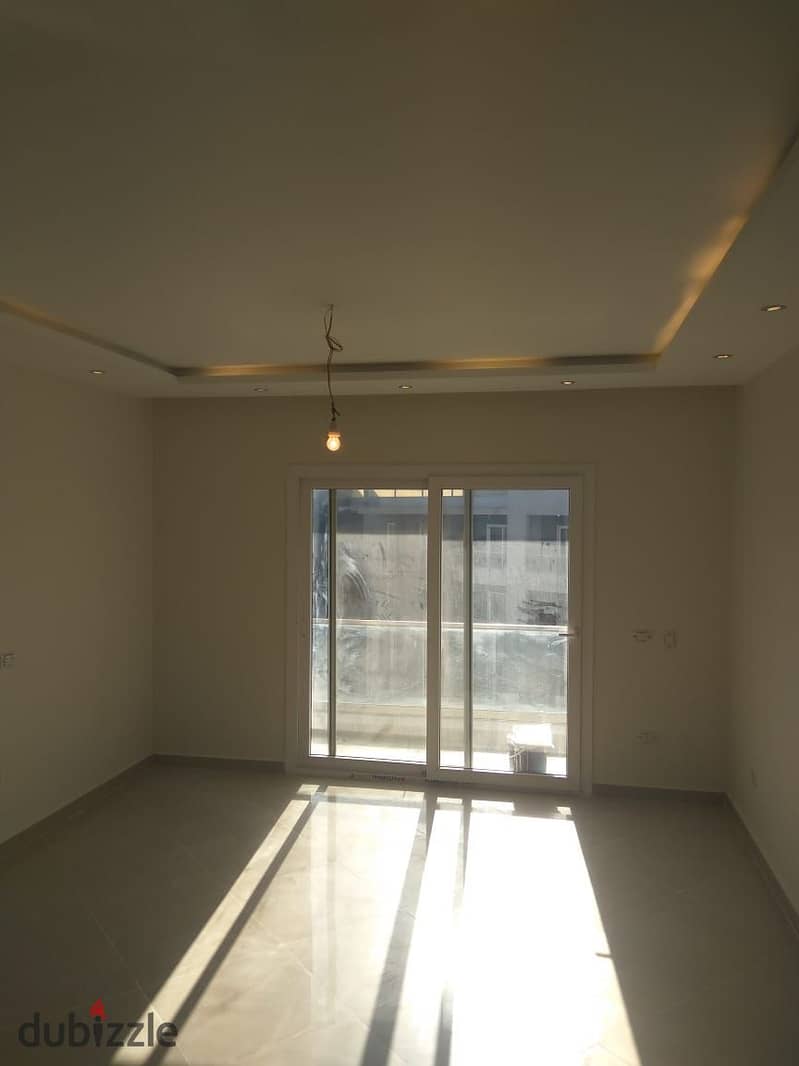 بنتهاوس للايجار بالمطبخ والتكيفيات والاجهزه بسعر لقطه كمبوند زايد ديونز الشيخ زايد Penthouse for rent with kitchen, air conditioners and appliances at 0