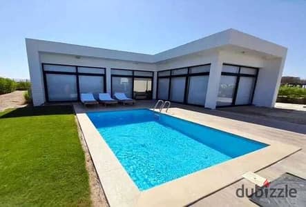 For sale, a twin villa, 207 sqm, on the sea, fully finished, with air conditioners and kitchen, in El Gouna, North Bay