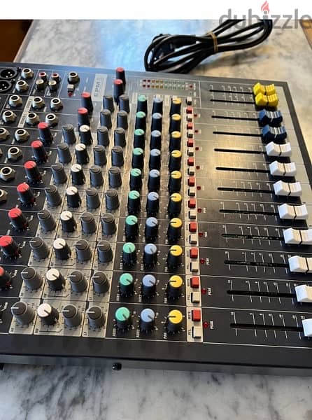 Soundcraft EPM 8 Mixer 2