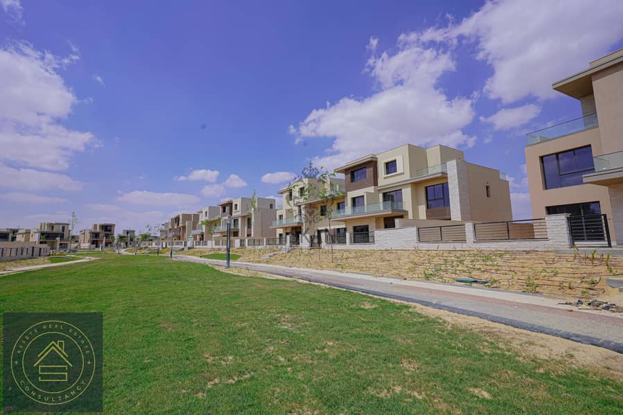 Ready to move Townhouse at the Estates SODIC Compound, Sheikh Zayed, with installments until 2029 - Beside Vye & Karmell  - minutes from Beverly Hills 0