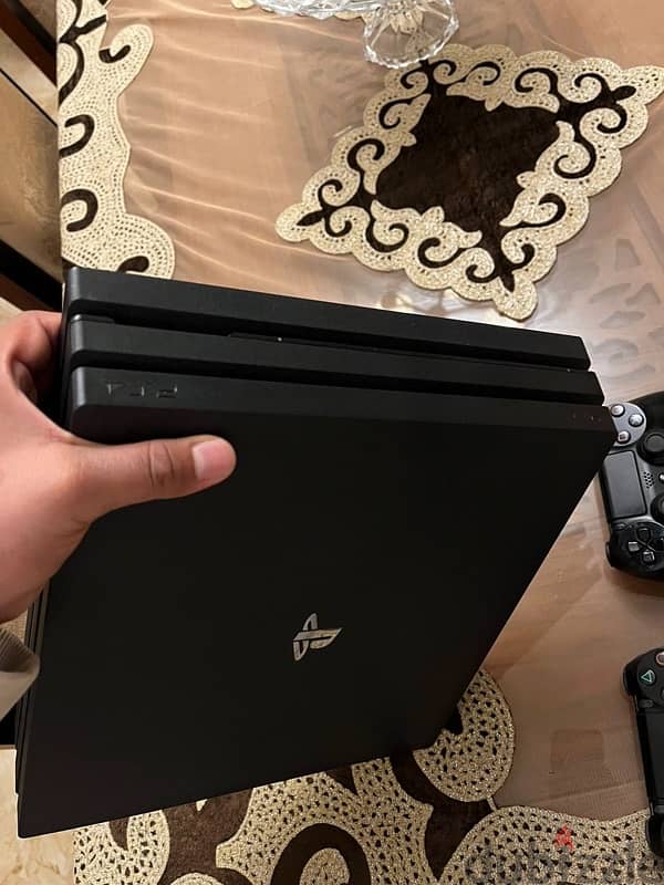 playstation 4 pro, very good condition woth box and only 2 controllers 3