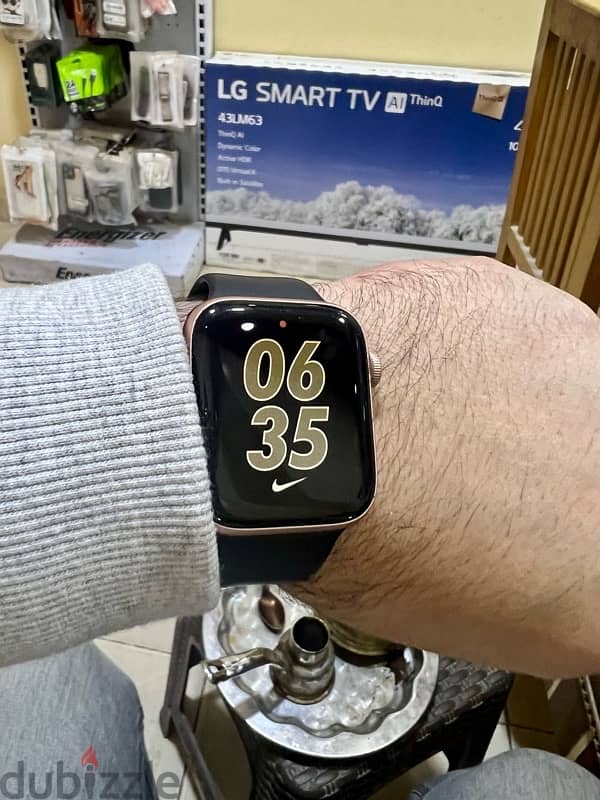 Apple watch series 5 :44mm 1