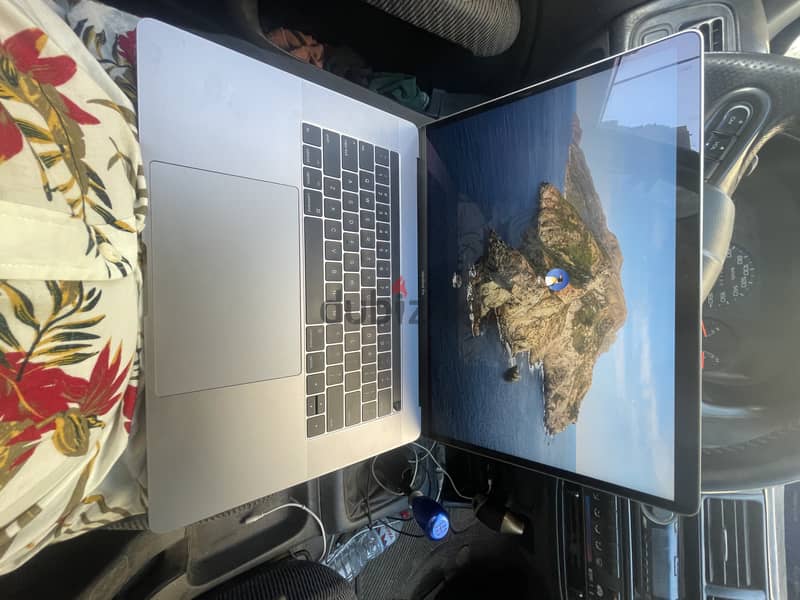 apple macbook pro 15inch 2017 1