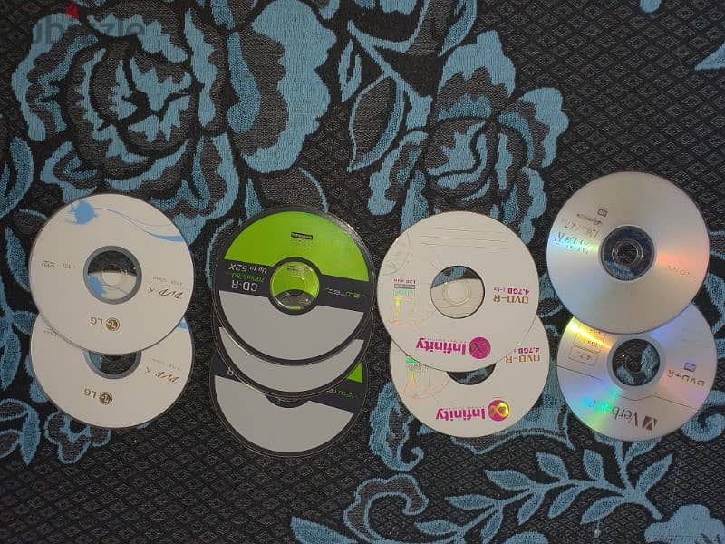 CD, DVDs for sale اسطونات للبيع 2