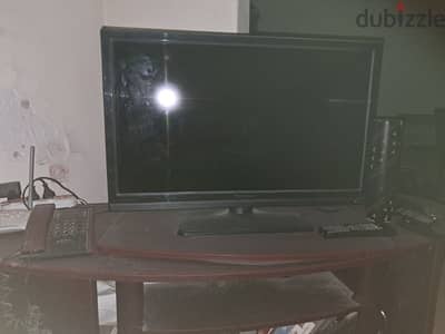 تلفزيون lcd 32 استعمال خفيف الماركة تورنيدو تصنيع توشيبا