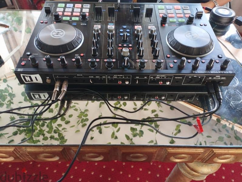 Taktor s4 dj controller 1