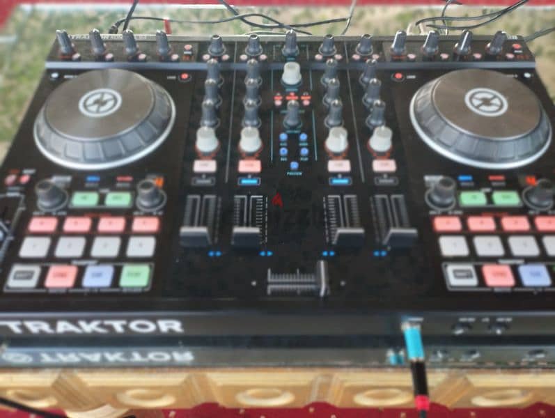 Taktor s4 dj controller 3