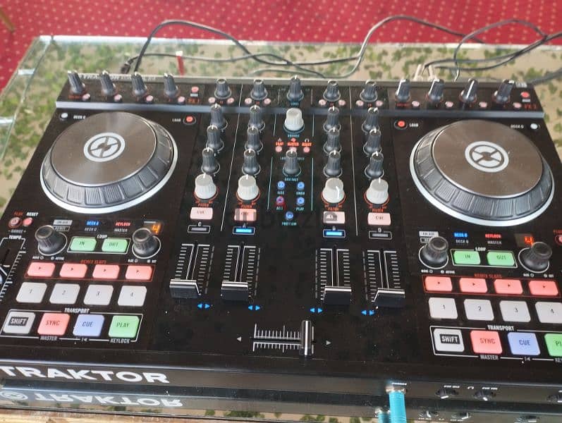 Taktor s4 dj controller 4