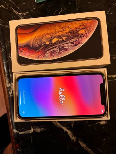 للبيع  IPHONE XS 256 جيجا ذهبي لون مميز بالكرتونة