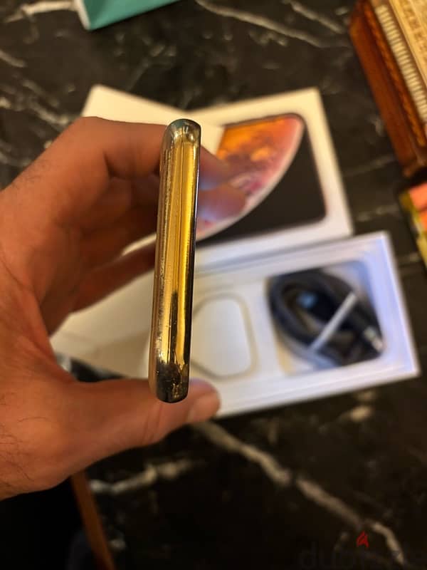 للبيع  IPHONE XS 256 جيجا ذهبي لون مميز بالكرتونة 2