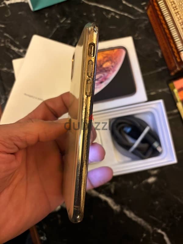 للبيع  IPHONE XS 256 جيجا ذهبي لون مميز بالكرتونة 3