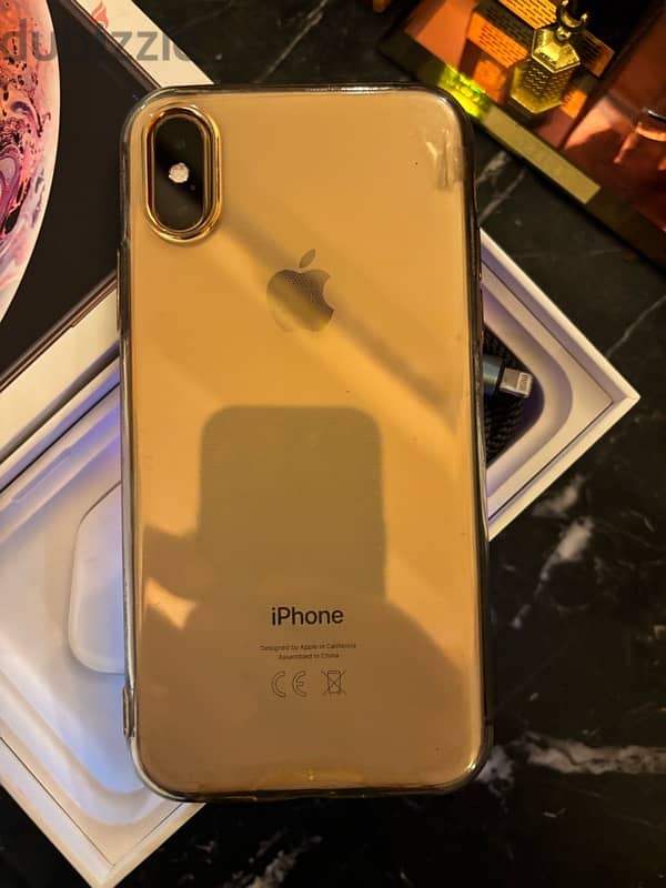 للبيع  IPHONE XS 256 جيجا ذهبي لون مميز بالكرتونة 4