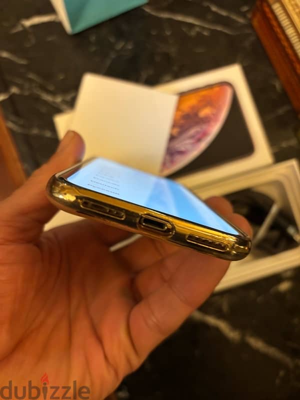 للبيع  IPHONE XS 256 جيجا ذهبي لون مميز بالكرتونة 7