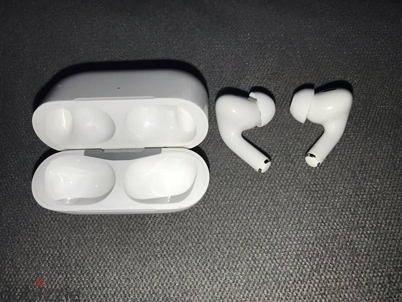 بحالة الجديده لم تستخدم airpods pro 2 (2nd generation) type C 1