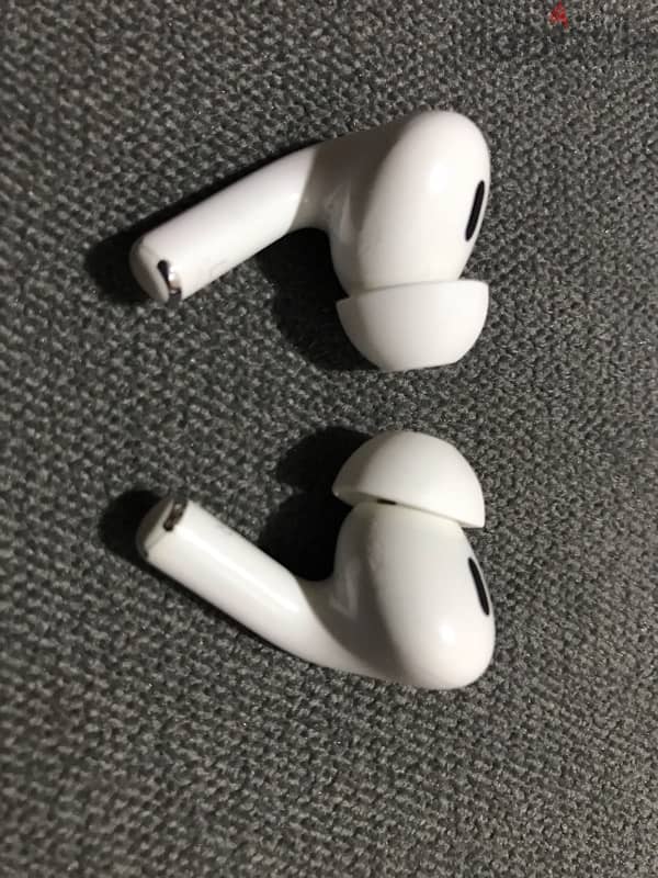 بحالة الجديده لم تستخدم airpods pro 2 (2nd generation) type C 5