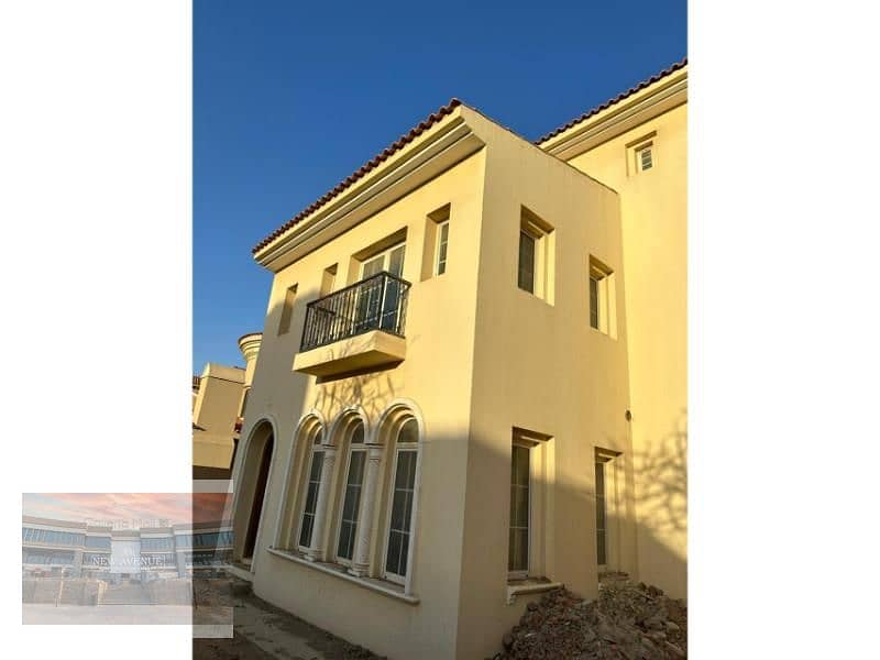 Villa Standalone-ready to move-view Landscape-Very prime location-in Hyde park new Cairo 0