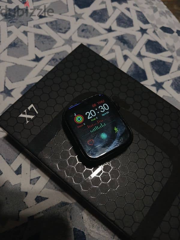 x7 Smartwatch  like new 1