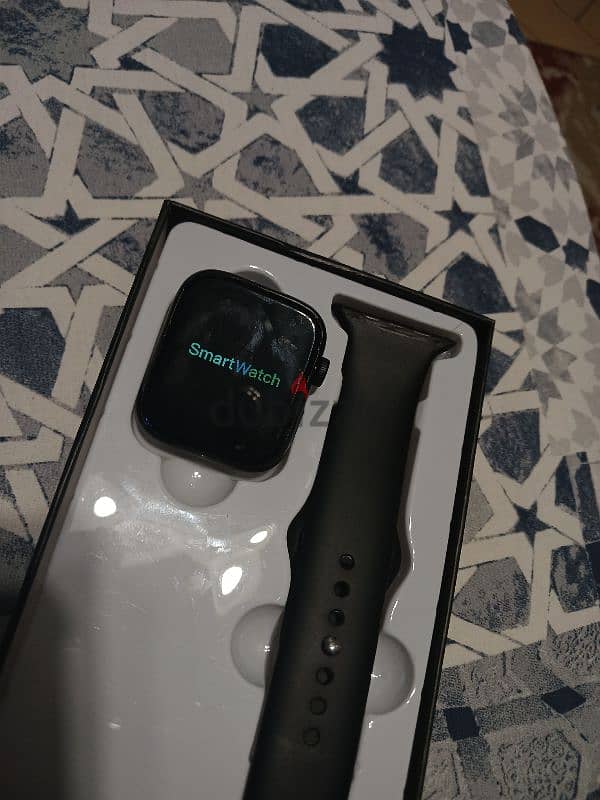 x7 Smartwatch  like new 2