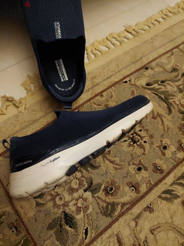 like new navy skechers, 1