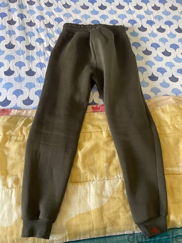 baggy olive green sweatpants cotton 1