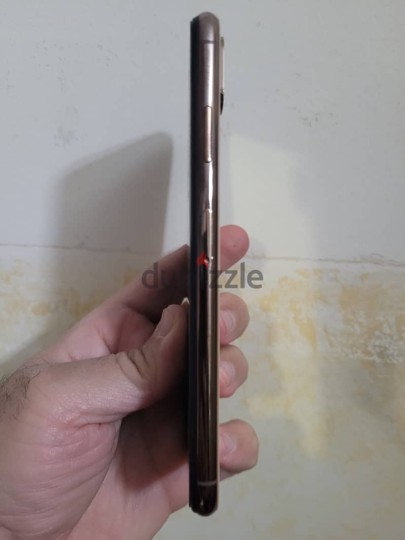 يفون XS MAX 512 GB بكرتونتة وحاجتة كلها 4