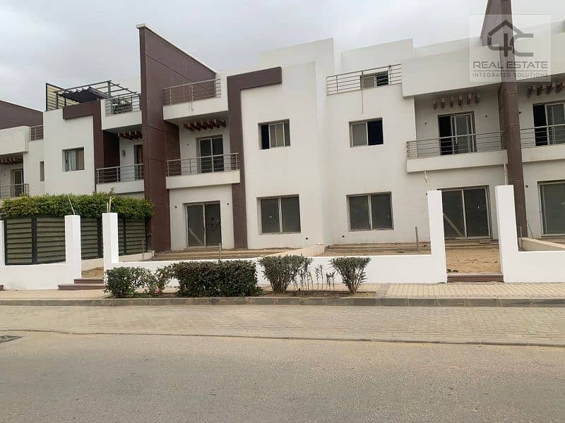 At the lowest price in Market Townhouse 3 rooms Ready to move ultra lux finishing with air conditioning Hyde Park Compound Fifth Settlement 0