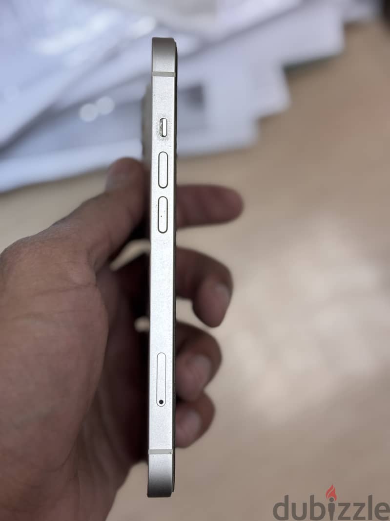 IPhone 13 white 5