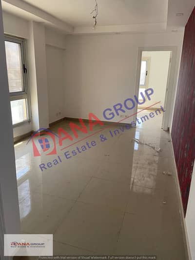 Office for rent in Beverly Hills Service Area - Sheikh Zayed   - Second floor - - An area of 50 m - 1 room + 1 bathroom + kitchen + reception - Super