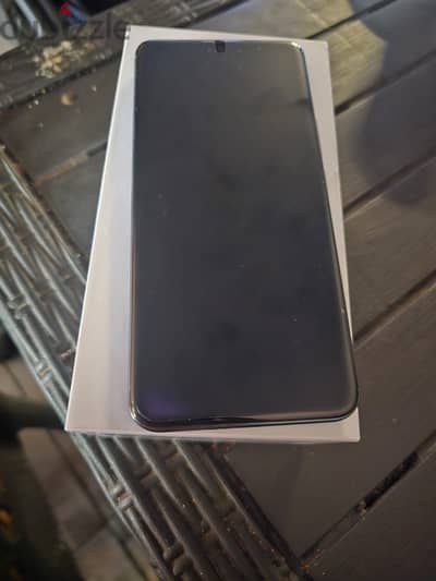 honor 90 , 256g,13 g ram مستعمل بحاله ممتازه