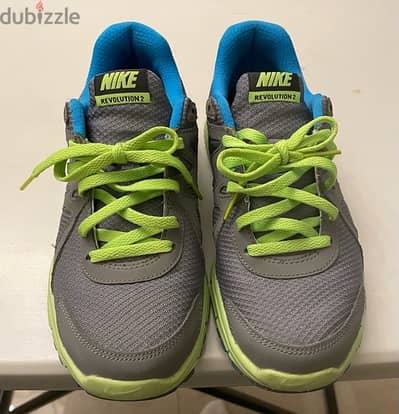 women sport shoes Nike revolution 2