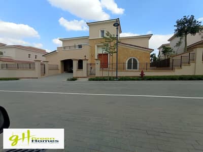 For rent townhouse Uptown Cairo In mokattam with best price, area 298 m