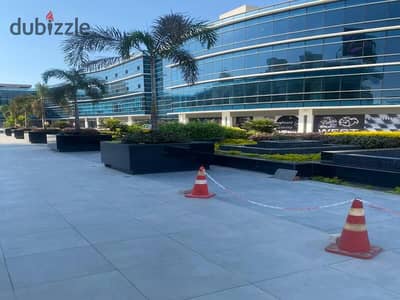 For rent, a complete administrative building, 2760 headquarters, in Sheikh Zayed, next to Capital, on the axis