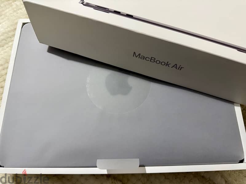 MacBook Air M2 13inch, 256gb Space Gray Used. 3