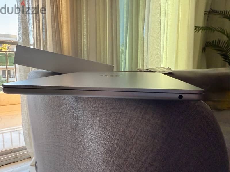 MacBook Air M2 13inch, 256gb Space Gray Used. 8