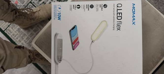 شاحن wireless مزود بكشاف