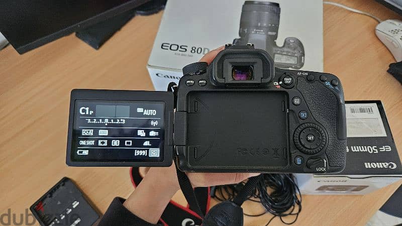 كاميرا كانون EOS 80D مع شنطة و استاند و ميموري Canon 2