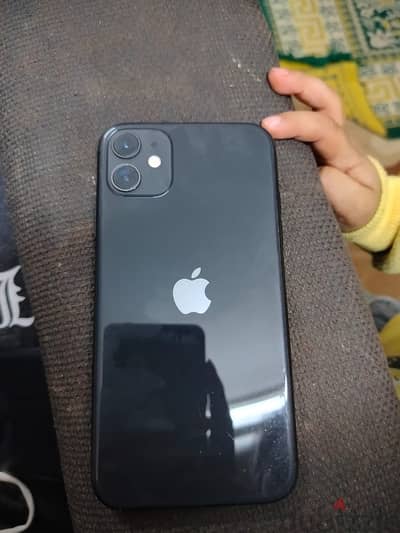 iPhone 11 للبيع بطارية٨٠٪؜ معاه الكرتونة مش مغير حاجة الجهاز حاله نضيف