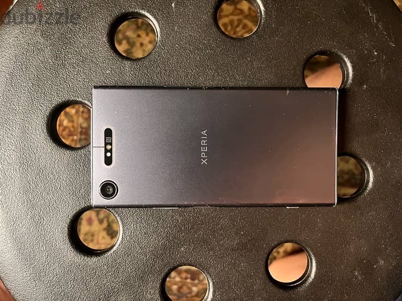 Sony Xperia XZ1 - blue flagship power 0