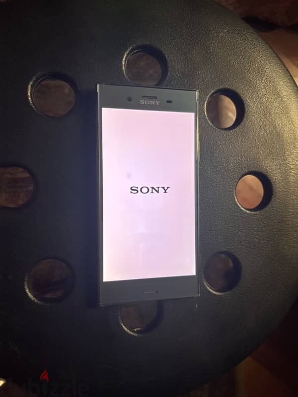 Sony Xperia XZ1 - blue flagship power 1