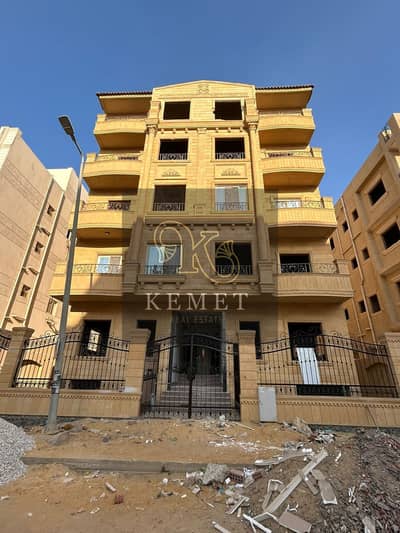 Duplex for sale, ready to move, area of ​​400 square meters, in a prime location in Al-Andalus, Fifth Settlement, New Cairo.